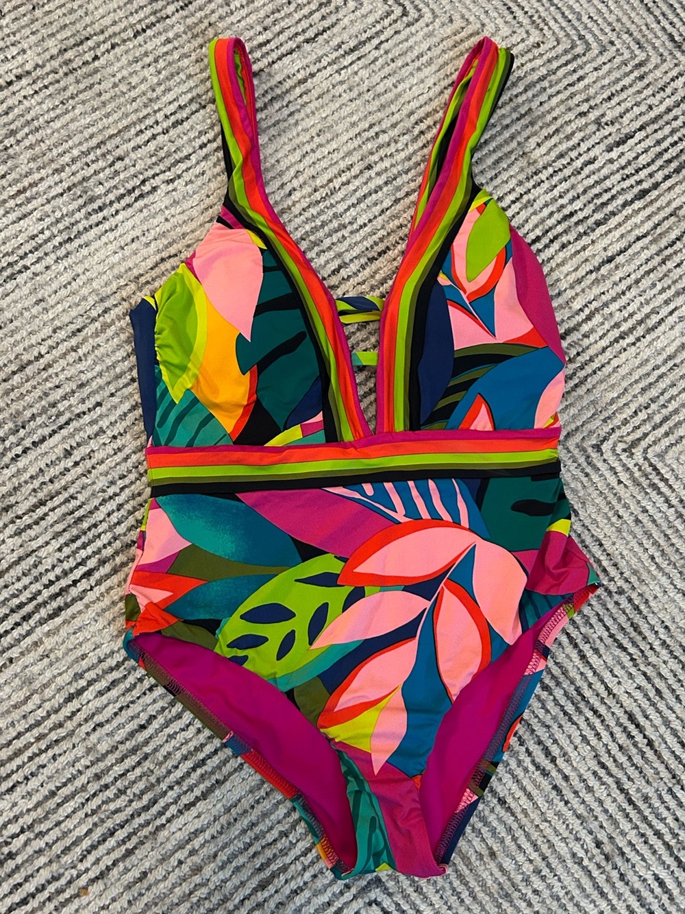 Trina Turk Rainforest Plunge One-Piece Swimsuit Women’s 8 Swimsuit Tropical boho